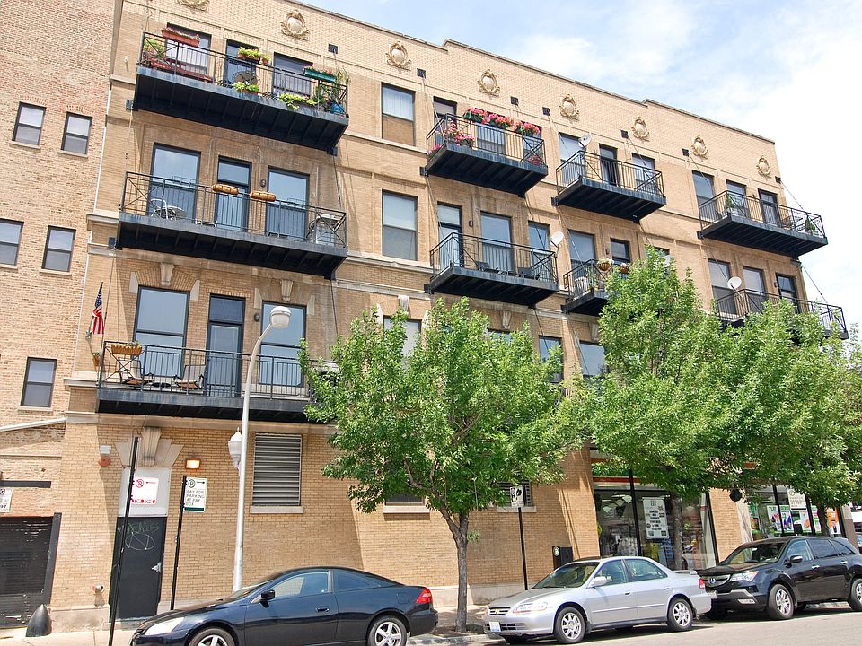 Indigo Lofts at 1400 N Milwaukee