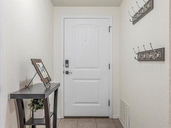 4th image of 1075 Castlebury Mansion