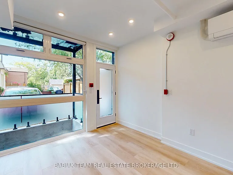 656 Annette St #102 — Photo 2