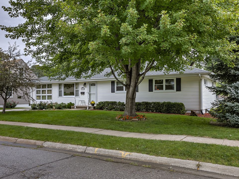 1st image of 2821 S 76th Ave
