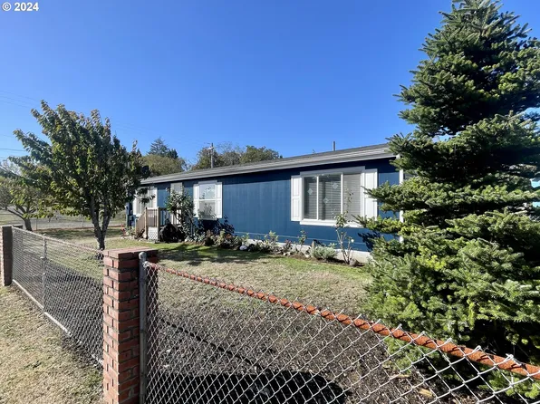 2666 Fir St, North Bend, OR 97459