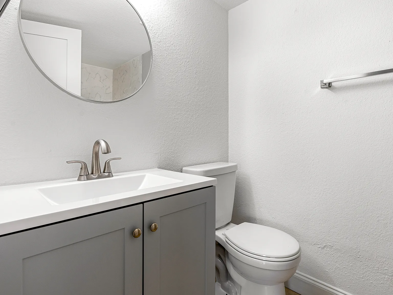 2 bed, 1048 sqft, $2,000 — Photo 3