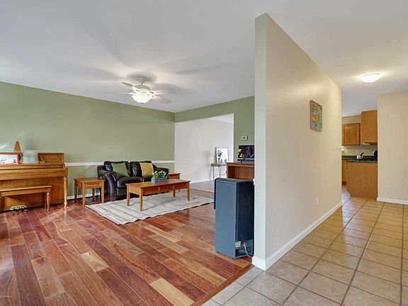 4th image of 1441 Brentwood Ave