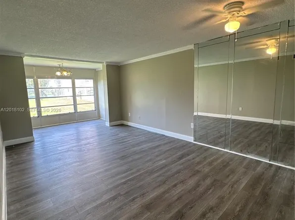 8060 N Sunrise Lakes Dr APT 105, Sunrise, FL 33322