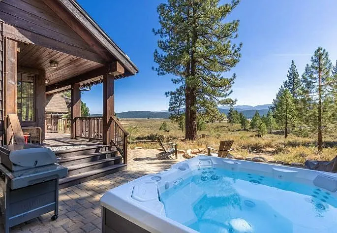 5 bed, 4.5 bath, 3916 sqft, $14,500 — Photo 1