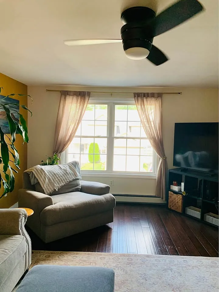 3 bed, 1682 sqft, $2,500 — Photo 2