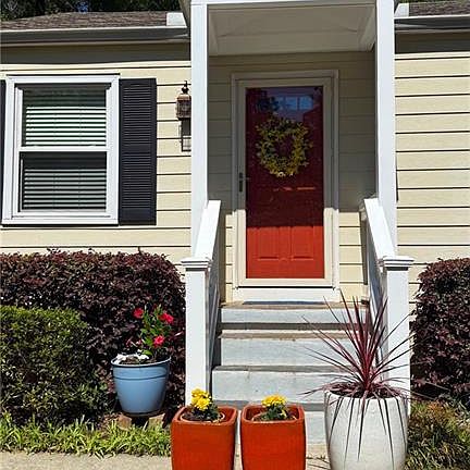 5th image of 811 Scott Cir