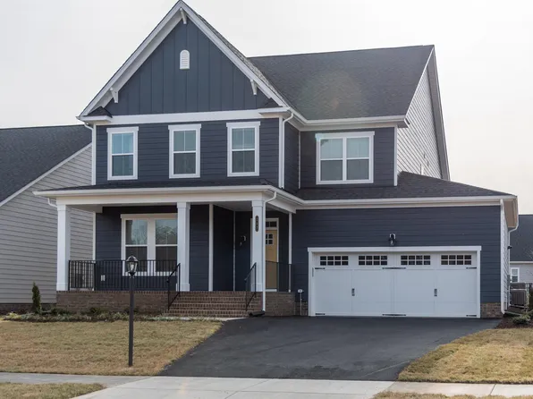 1071 Round Meadow Dr, Christiansburg, VA 24073