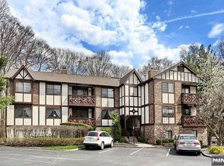 2004 Hawthorne Lane, Mahwah, NJ 07430