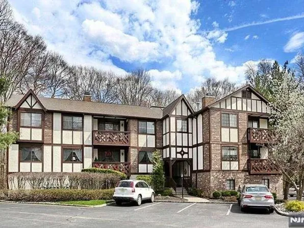2004 Hawthorne Lane, Mahwah, NJ 07430