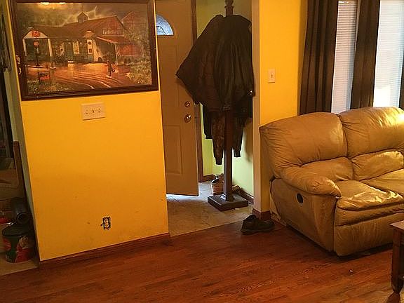4th image of 551 Gordon Ave