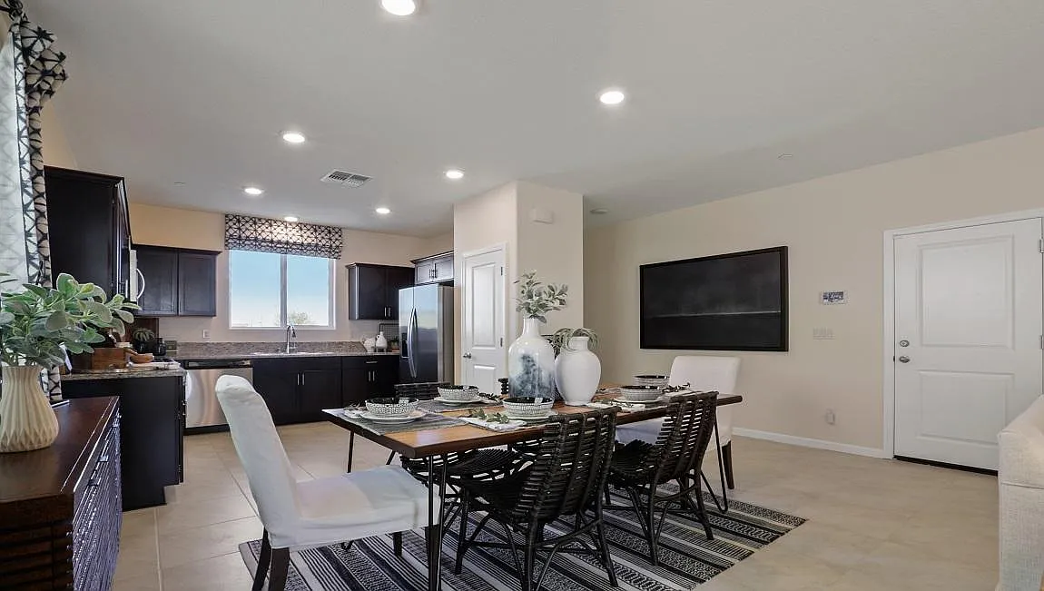 363 Sullivan Dr — Photo 3