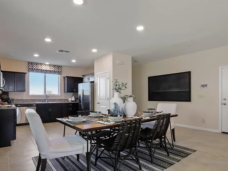 363 Sullivan Dr — Photo 3
