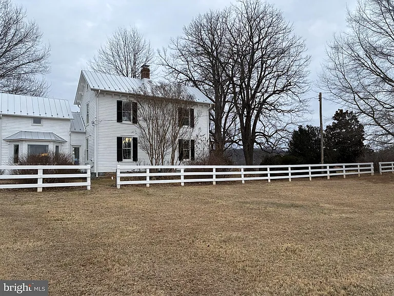 873 Hawlin Rd — Photo 7