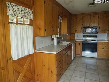 4th image of 703 Woodland Ave