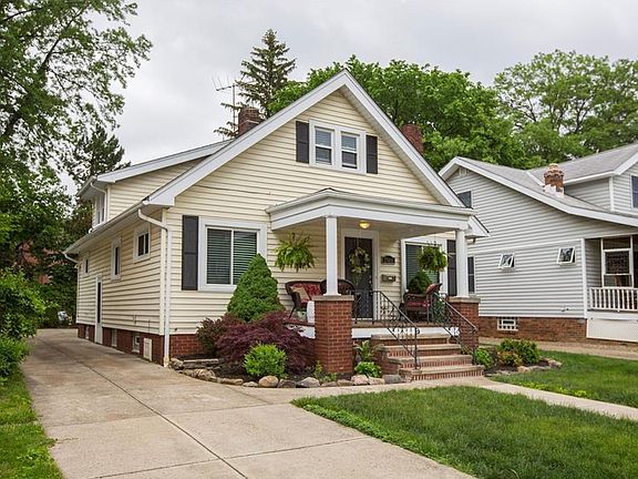 3rd image of 17416 Dartmouth Ave