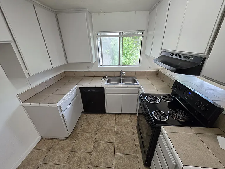 6214 Porterfield Ct — Photo 6