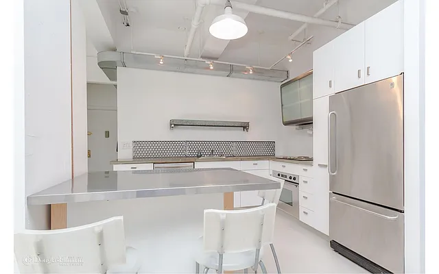 Rented by Douglas Elliman | media 7