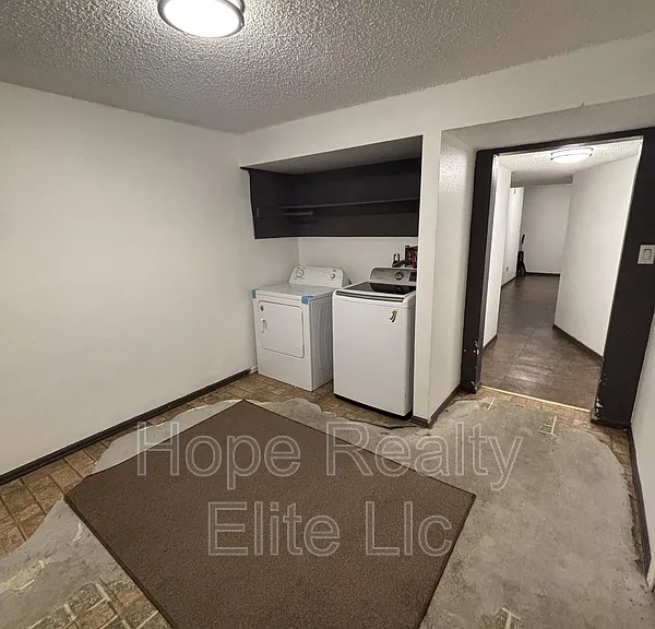 2079 Sussex Ln — Photo 27