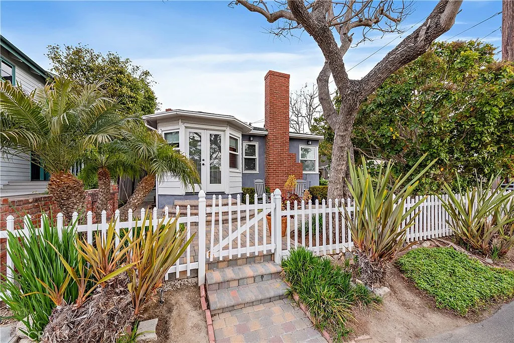 2 bed, 2.0 bath, 1358 sqft, $9,000 — Photo 3