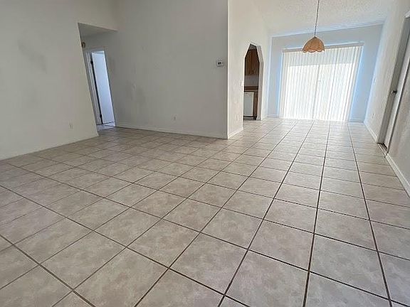 5th image of 543 Dove Ct