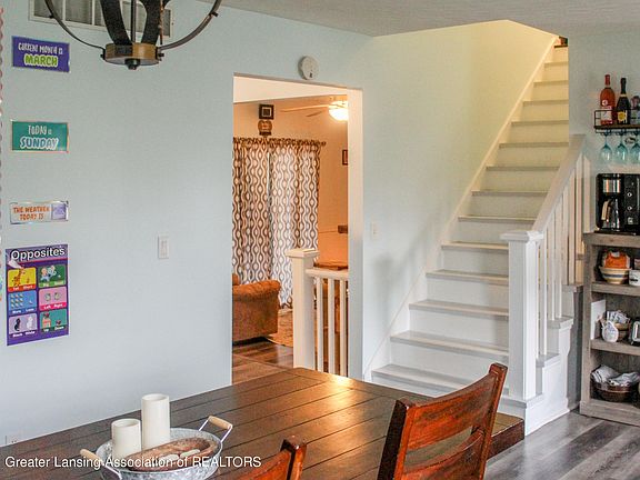 4th image of 7871 Meadowlane Dr
