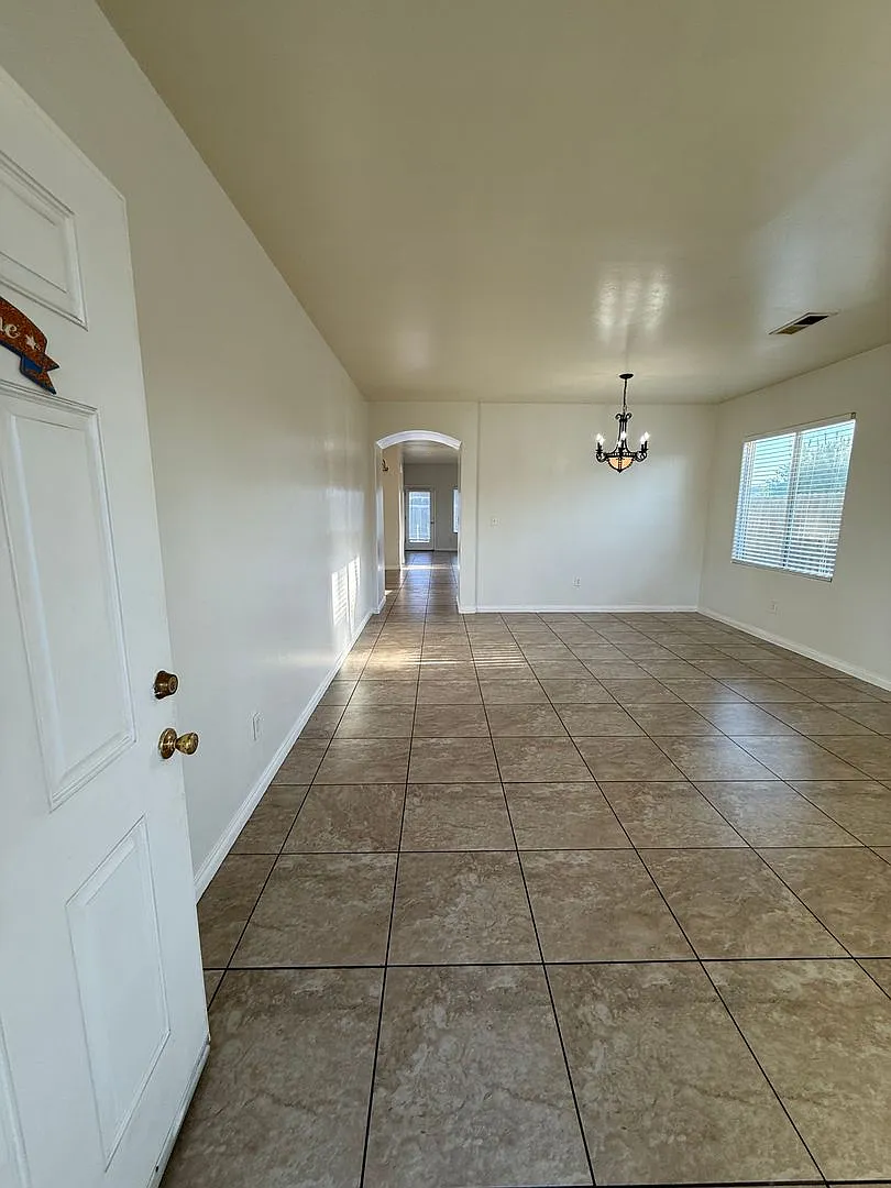 Spacious SW Bakersfield Home with Tesla Solar — Photo 4