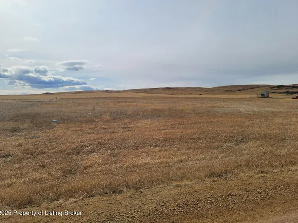 21st St NW, Watford City, ND 58854