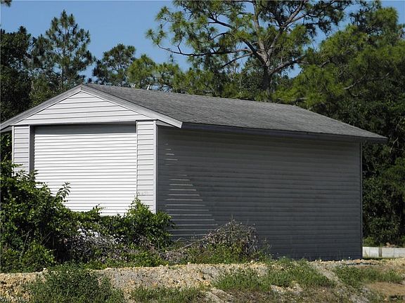 2nd image of 325 Moore Ave
