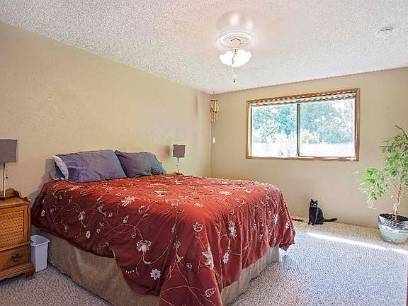 4th image of 527 E Golf View Dr
