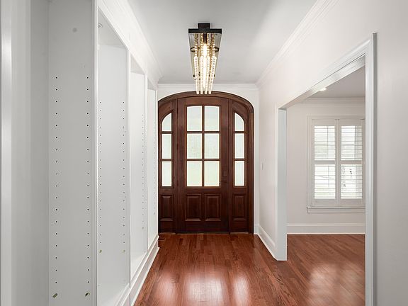 4th image of 102 Colonial Dr