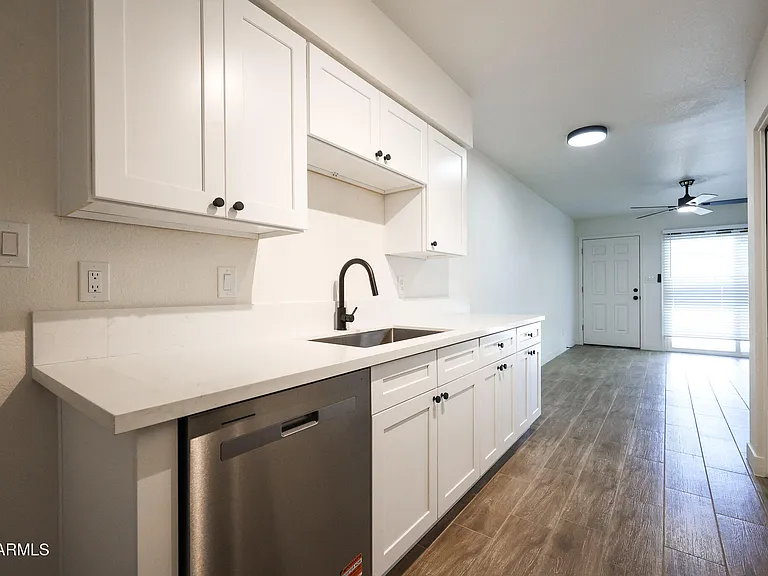558 S Lesueur #3 — Photo 17