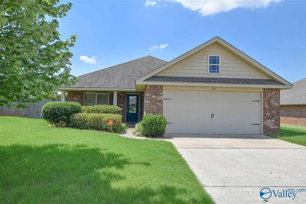 3 bed, 2.0 bath, 1956 sqft, $2,000 — Photo 2