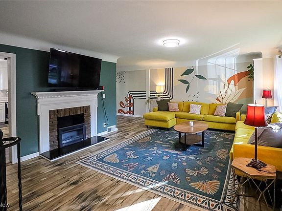 2nd image of 19425 Chagrin Blvd