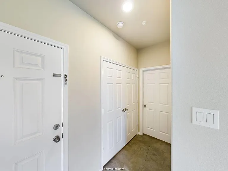 2910 Town Square Ave #2105 — Photo 4