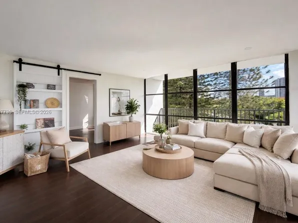 1000 Parkview Dr APT 531, Hallandale, FL 33009