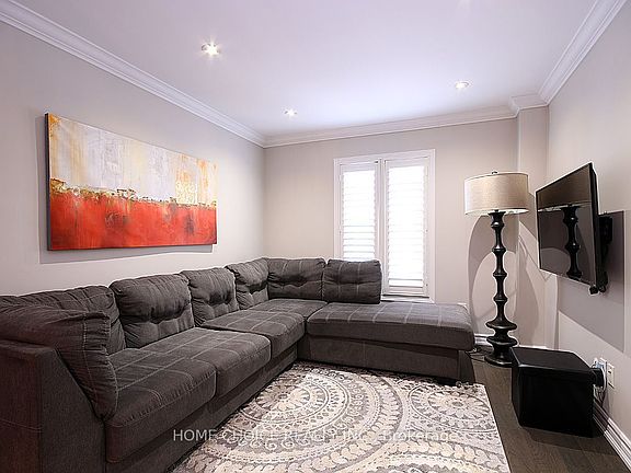 4th image of 155 Hollandview Trl
