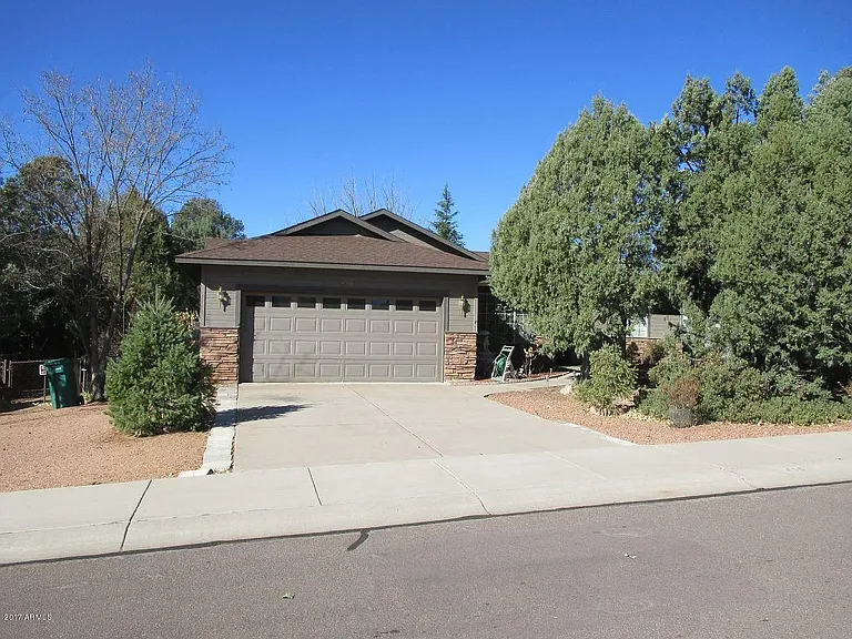 606 N Blue Spruce Rd — Photo 1