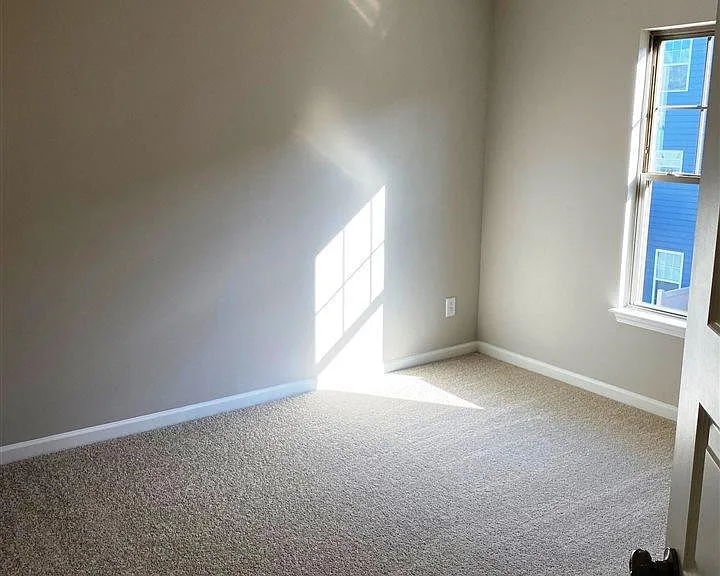1015 Larabee Ln — Photo 13