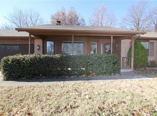 1620 S 14th St, Rogers, AR 72758