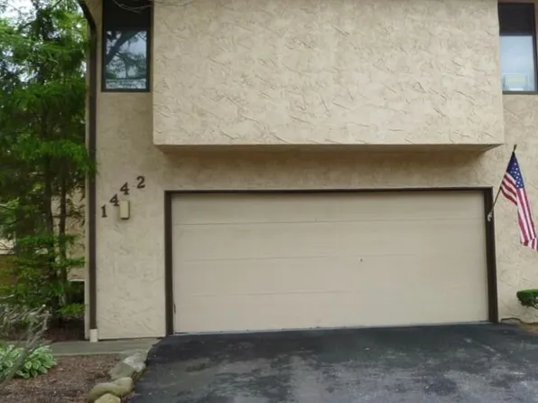 1442 Loop Rd, Kent, OH 44240