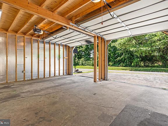 5th image of 527 W Wilson Blvd