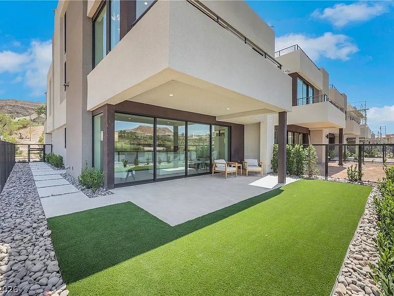66 Lakefront Dr — Photo 33
