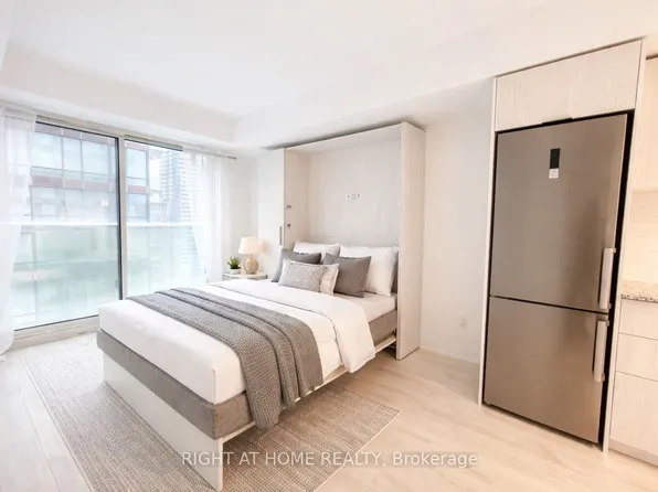 501 Yonge St #2004, Toronto, ON M4Y 1X9