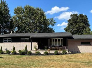 52811 Heatherway Dr, Shelby Township, MI