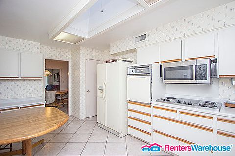 4th image of 10762 W Tropicana Cir
