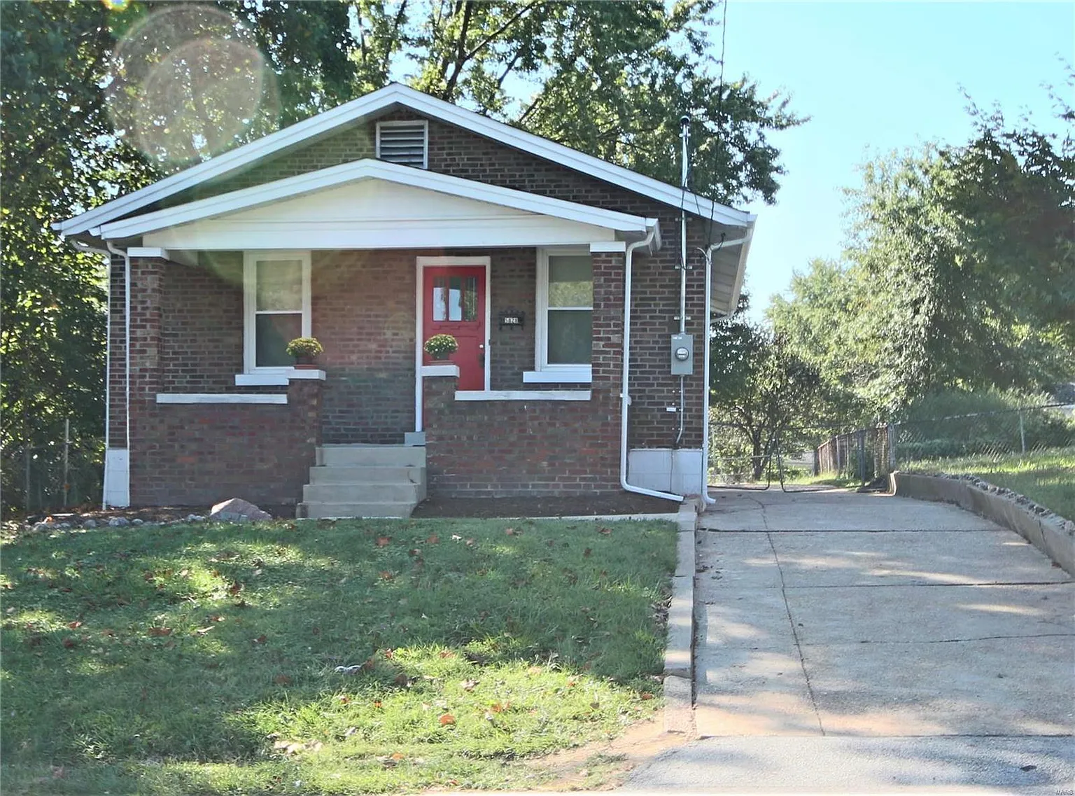 5828 Heege Rd photo 1