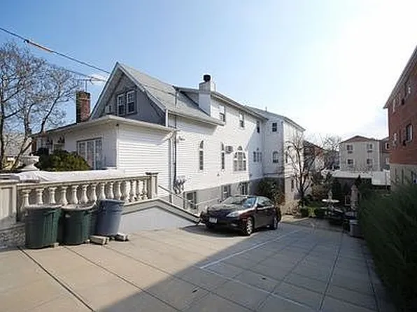 3182 Spencer Dr, Bronx, NY 10465