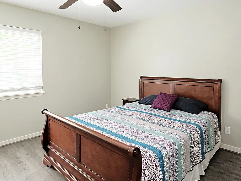 976 Sutton Ct — Photo 12