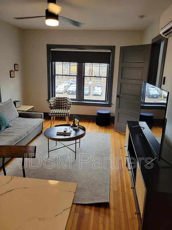 1 bed, 1.0 bath, 750 sqft, $1,595 — Photo 4